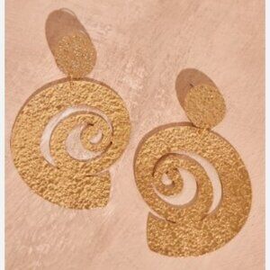 NWT Pretty Little Thing Gold Textured Swirl Disk Statement Earrings